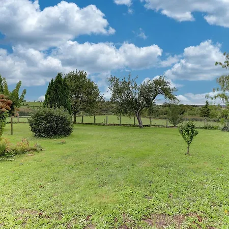 Casa de Férias Bonheur D'autrefois - Maison 8p à 14min De Montluçon Villebret
