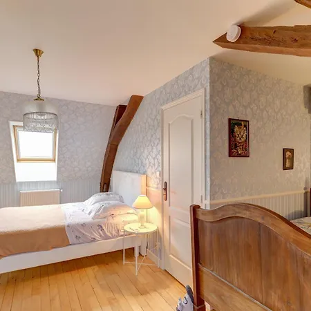 Casa de Férias Bonheur D'autrefois - Maison 8p à 14min De Montluçon Villebret